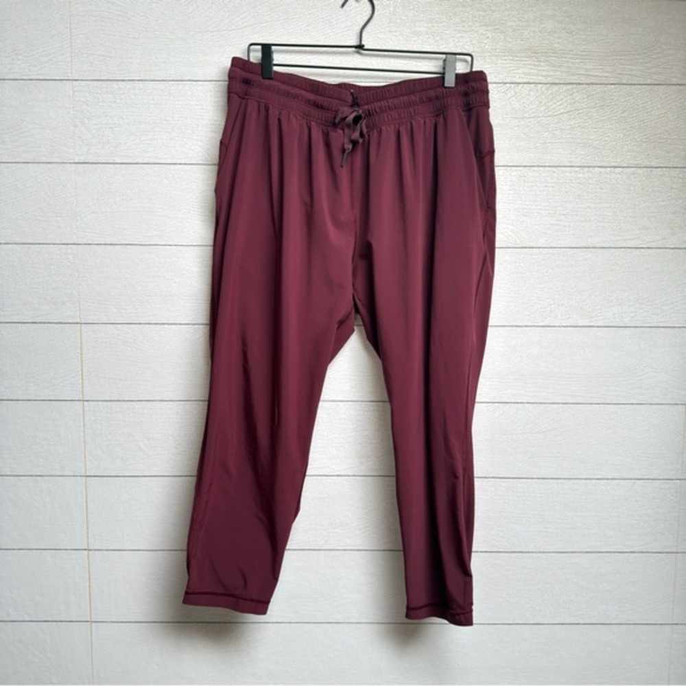 Lululemon Burgundy Wine Light Weight Tapered Jogger Pants Size M /Size 10